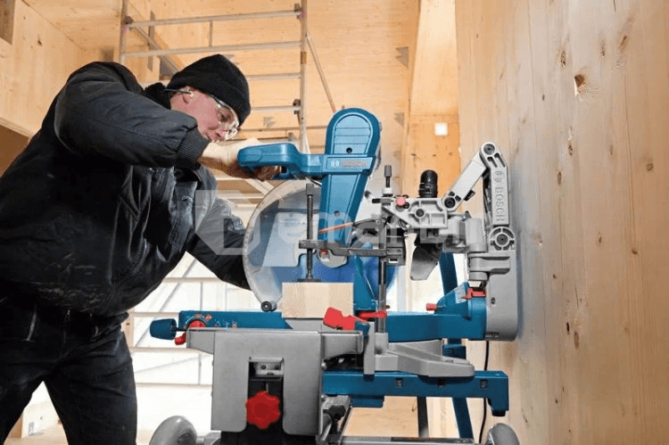 ტორსული ხერხი Bosch Professional GCM 12 GDL 2000W